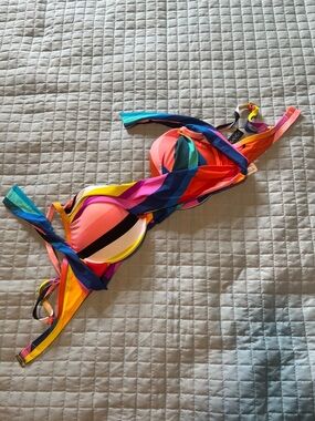 La Blanca bikini top size 10 with adjustable straps and wrap around tie